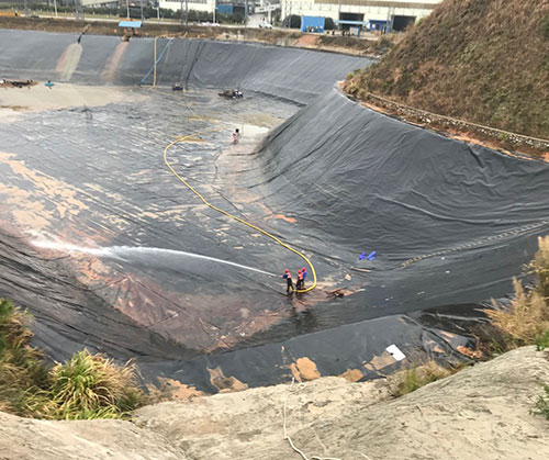 盐湖废水池清理